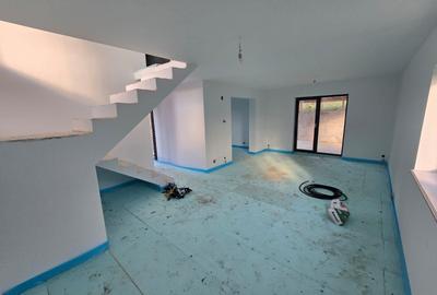 Casă cu 4 camere în Budeasa - 1