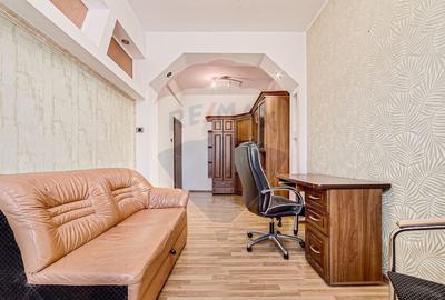 Apartament cu 3 camere decomandat în Boul Roșu - 2