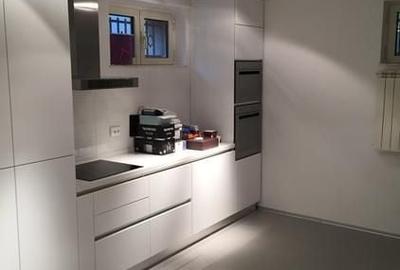 Apartament cu 5 camere decomandat, mobilat în Capitale - 8