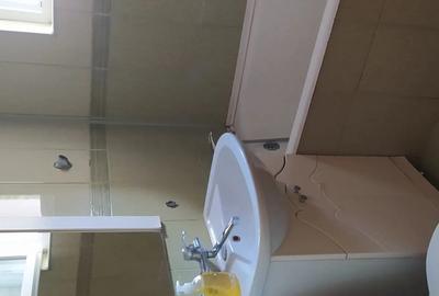 Inchiriez apartament 3 camere - 1