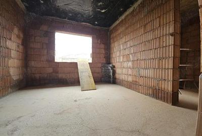 Casă cu 3 camere cu Teren 300 Mp în Moșnița Nouă - 1