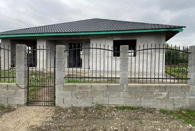 Casa la rosu - 3