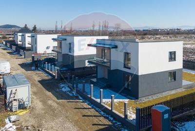 Casă cu 4 camere cu Teren 500 Mp în Sânpetru - 28