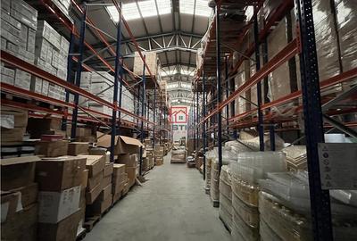 Spațiu comercial, de 1,525 mp, în Central - 8