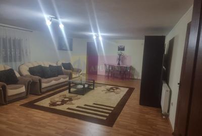 Casă cu 7 camere cu Teren 1500 Mp în Islaz - 2