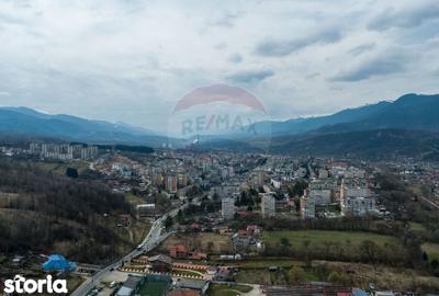 Casă cu 3 camere cu Teren 2497 Mp în Central - 8