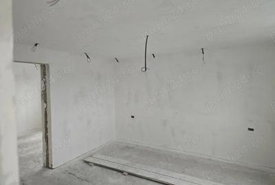 Casă cu 5 camere cu Teren 300 Mp în Săveni - 1