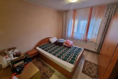 Apartament cu 3 camere decomandat în Casa de Cultură