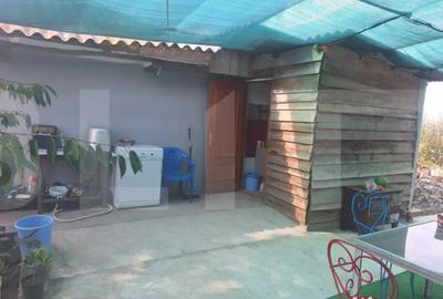 Casă cu 2 camere cu Teren 3300 Mp în Central