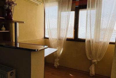 Apartament cu 3 camere decomandat în - 7