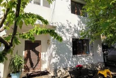 Constanta, Lazu, vila 5 camere, p+1, 360mp cu gradina deosebita