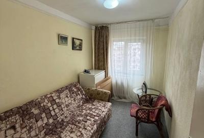 Apartament cu 3 camere decomandat în Păcurari