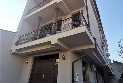 Casă individuală cu 11 camere cu Canalizare în Timpuri Noi - 3