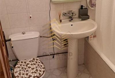 Garsonieră decomandată în Desa - 2