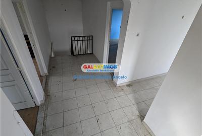 Casă cu 5 camere cu Teren 1000 Mp în 1 Decembrie - 14