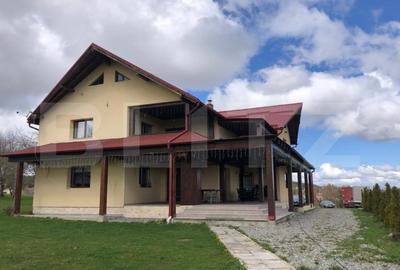 Casă individuală cu 7 camere cu Teren 7500 Mp în Exterior Vest - 1