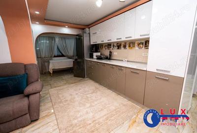 Apartament cu 3 camere semidecomandat în Babadag