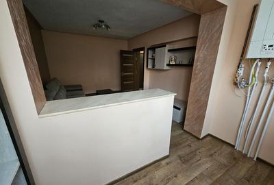 Inchiriez apartament cu doua camere, decomandat, in Micro 20 - 6