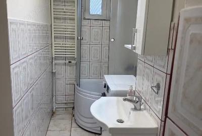 Apartament cu 3 camere semidecomandat în Girocului