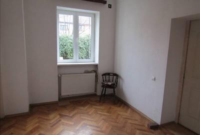 Casa singur in curte, central,  zona Stefan Cel Mare - 2