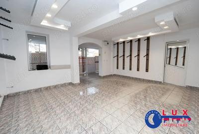 Spațiu comercial, de 50 mp, în Central - 3