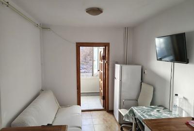 Apartament cu 2 camere decomandat în Rovine