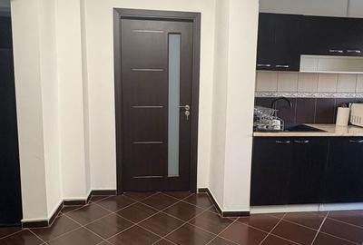Apartament cu 3 camere decomandat în Uverturii - 2
