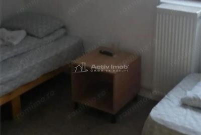 Casă cu 4 camere cu Teren 20 Mp în Tractorul