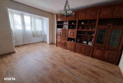 Apartament cu 3 camere decomandat în Dacia - 3