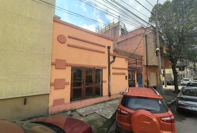 Casă situată Ultracentral având destinația de spatiu comercial cu 3 accese - 3