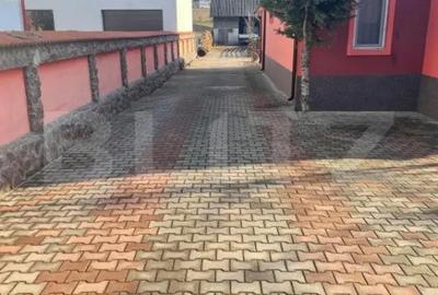 Casă cu 4 camere cu Teren 1400 Mp în Central - 9