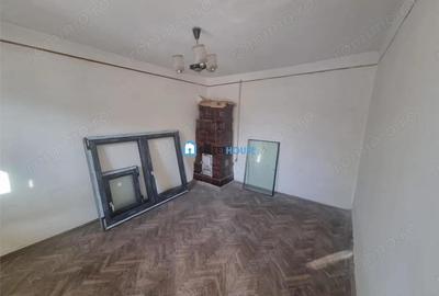 Casa de vanzare cu 4 camere si anexe in Fagaras. - 1