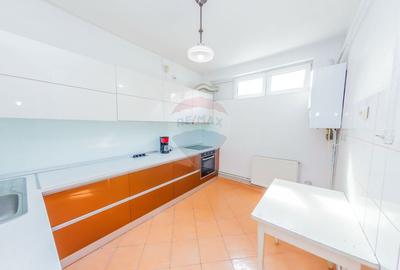 Parter de casa 133 mp de inchiriat in centrul orasului, str 9 Mai - 2