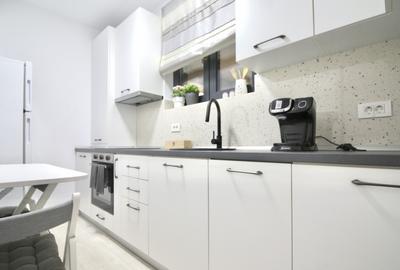 PARCUL CAROL-MITROPOLIT GRIGORE, GARSONIERA COCHETA, BLOC 20 PARCUL CAROL-MITROPOLIT GRIGORE, GARSONIERA COCHETA, BLOC 20 - 32