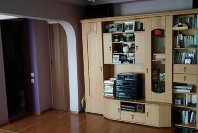 Apartament cu 3 camere decomandat în Văcăresti - 3