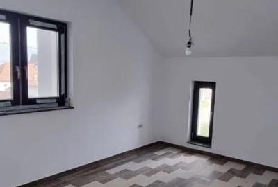 Casă individuală cu 5 camere în Livada