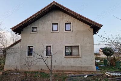 Casă cu 6 camere cu Teren 1000 Mp în Săftica - 1