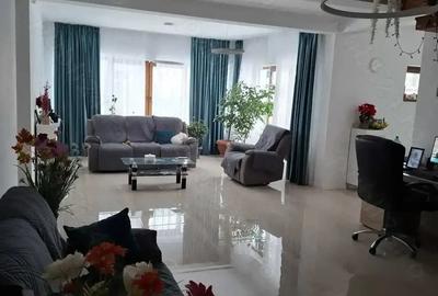 Casa de vis. la intrare in cumpana - 2