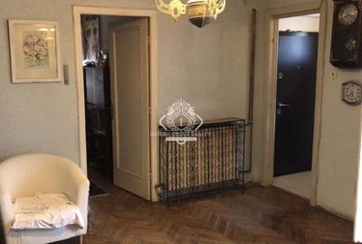 Apartament cu 5 camere semidecomandat în Moșilor