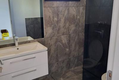 Casă cu 5 camere cu Teren 550 Mp în Priseaca - 2