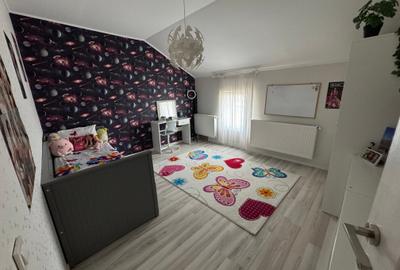 Casa versatila mobilata-utilata. 16 cam. 6 bai. 3 bucatari. Util 310mp - 12