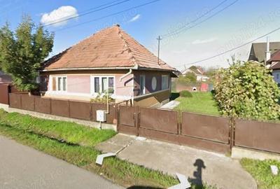 Casă cu Teren 930 Mp în Central - 1