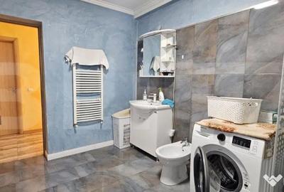 Casă cu 5 camere cu Teren 1300 Mp în Valea