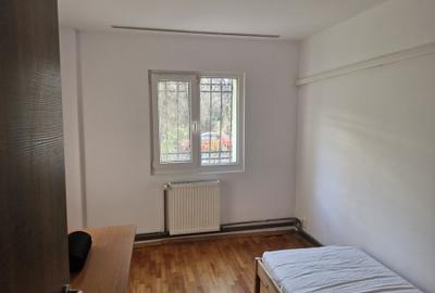 Apartament cu 3 camere semidecomandat în Titan - 2