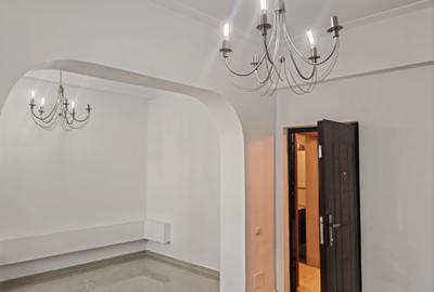 Casă cu 9 camere cu Canalizare în P-ța Romană - 25