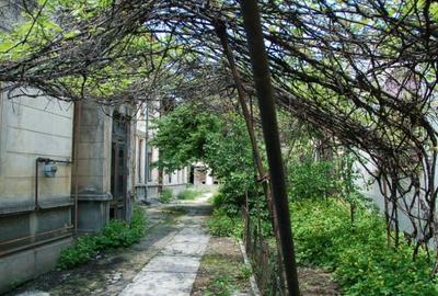 Casă cu 12 camere cu Canalizare în P-ța Victoriei - 3