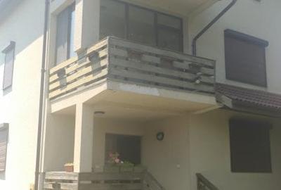 Casă cu 9 camere în Stâlpeni