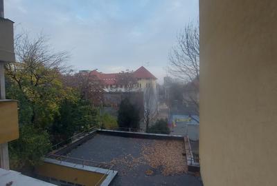 Bucur Obor, Liceu Iulia Hasdeu - 4