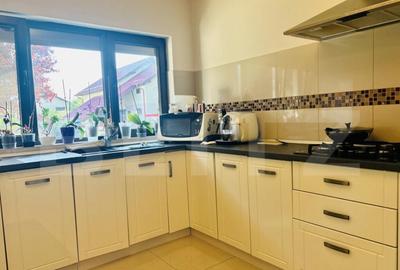 Casă cu 4 camere cu Teren 305 Mp în Dumbrăvița