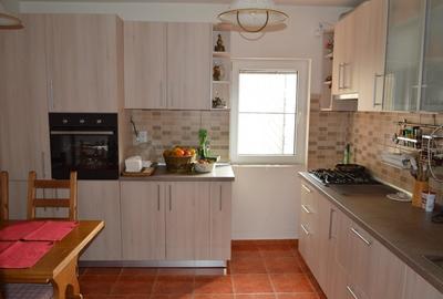 Apartament cu 4 camere decomandat, mobilat în Eroii Revoluției